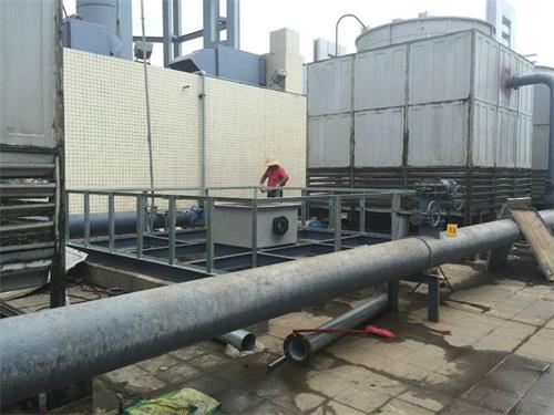 冷卻塔和冷水機組有什么區(qū)別(冷卻水塔與冷水機的關(guān)系)